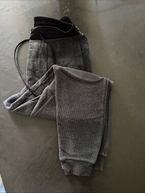 Lululemon - Textured Gray Jogger Sweatpants